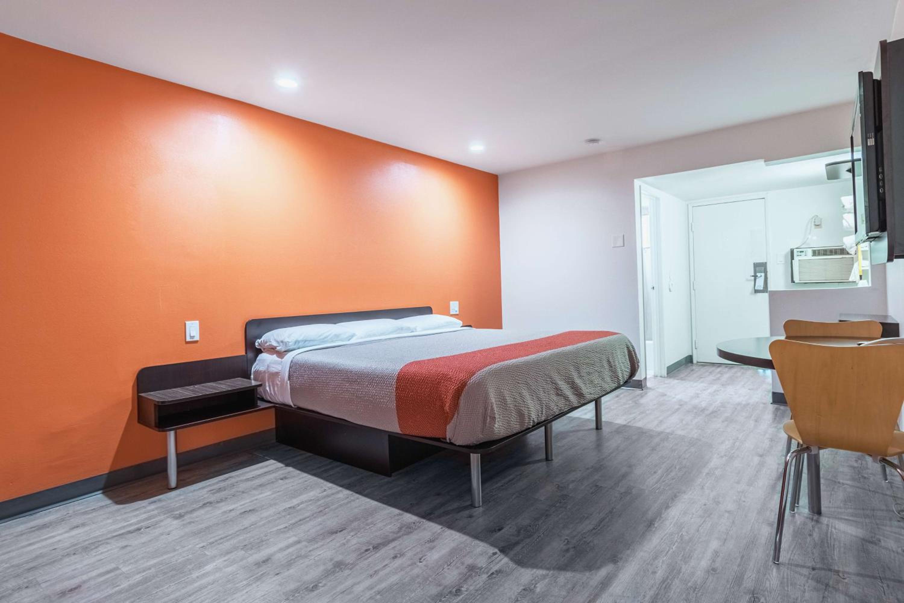 غرفة بسرير كينج، Motel6 Barstow, CA - Route 66 8/10