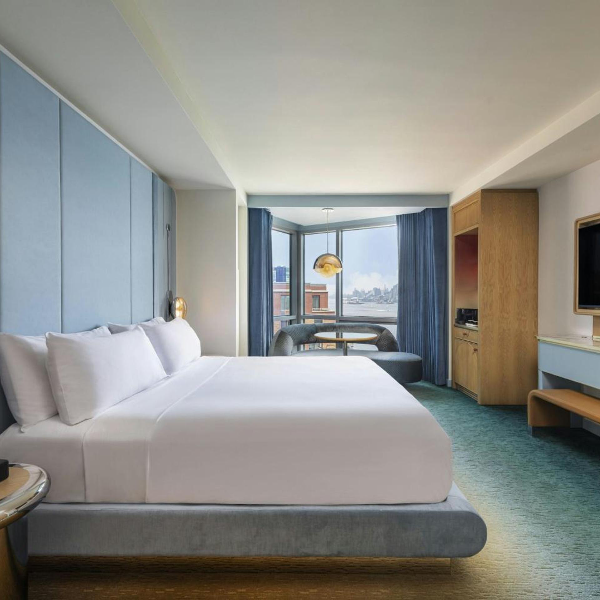Deluxe, King Bed, Hudson View