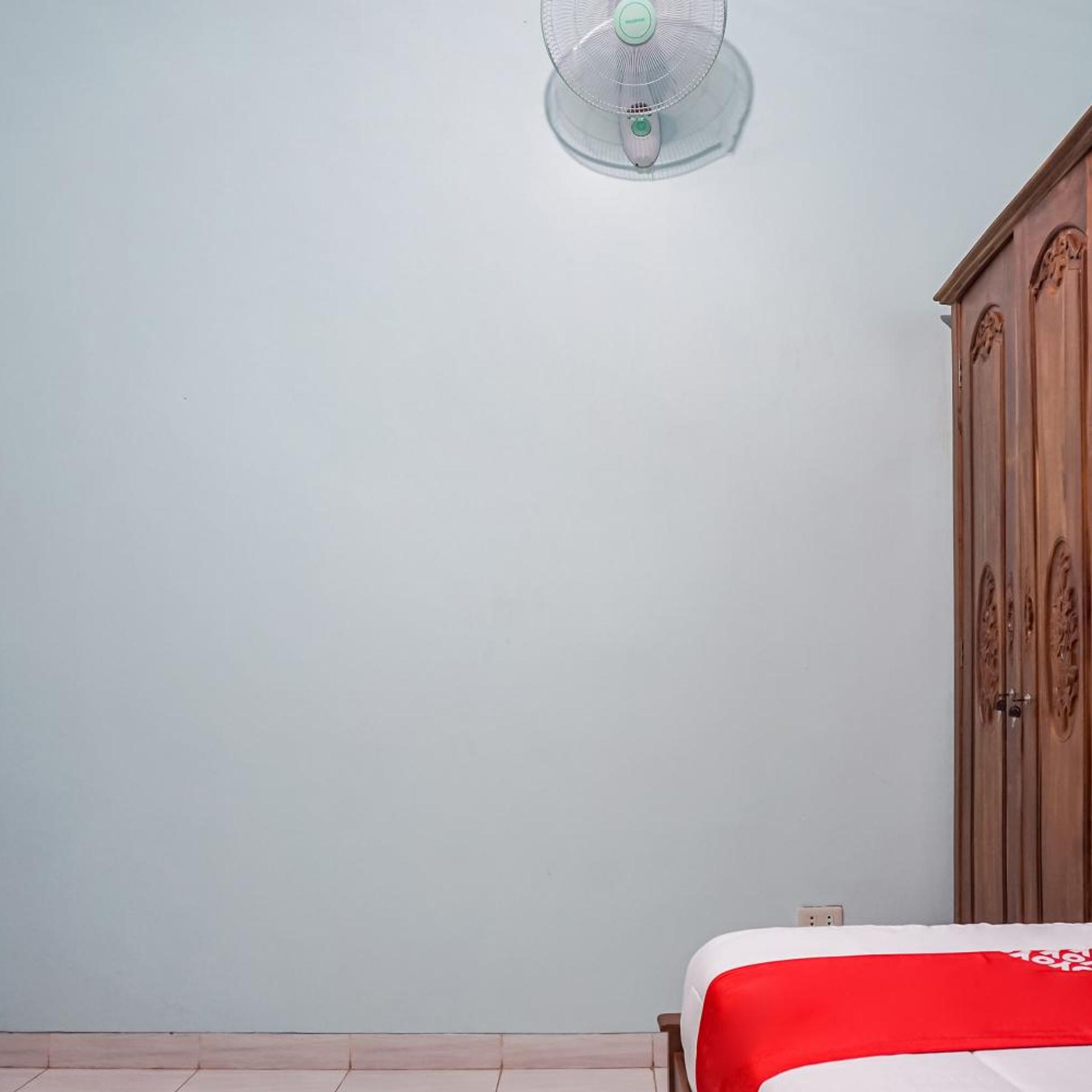 Hotel O Guest House Riharti Syariah 30/43