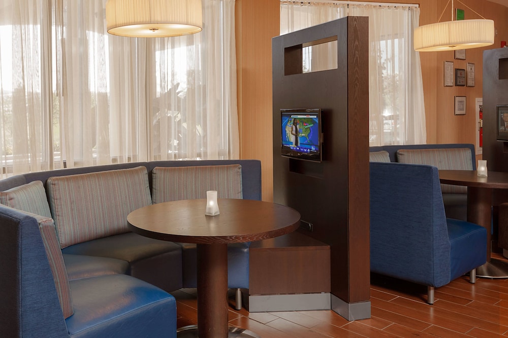 Courtyard by Marriott Harrisburg Hershey 27/32