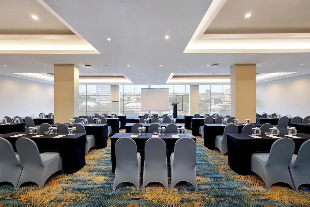Aston Inn Pantai Losari Makassar 51/55