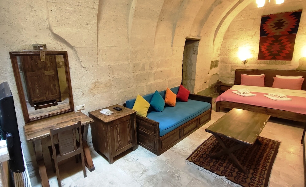 Armesos Cave Hotel 25/50