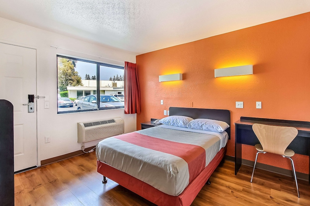Motel6 Sunnyvale, CA - South 14/38