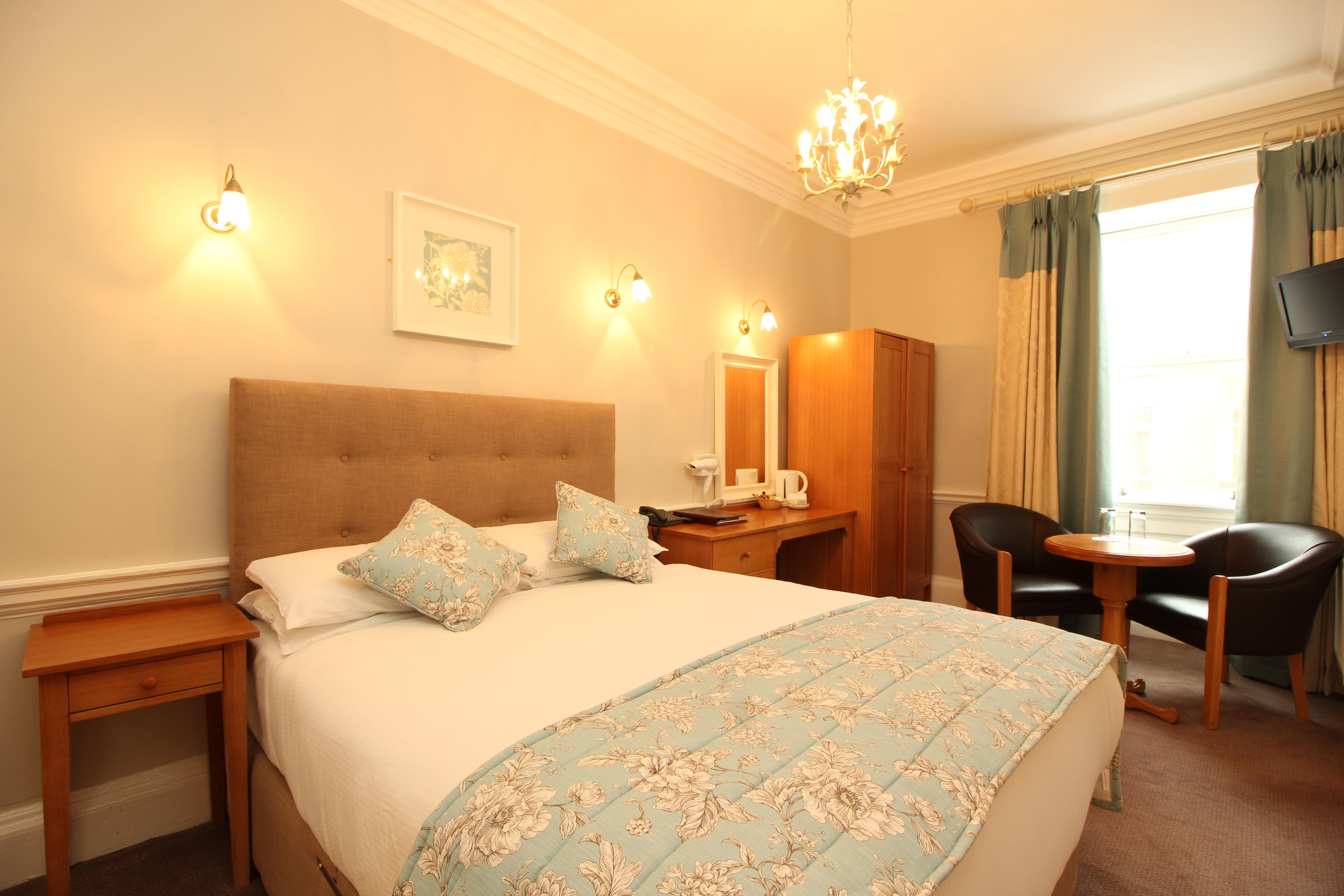 Castle Hotel 33/66