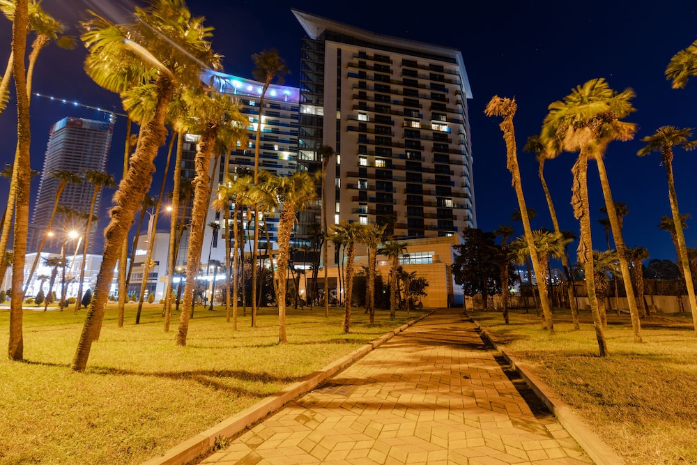 MiraMar Luxury Residences 74/86