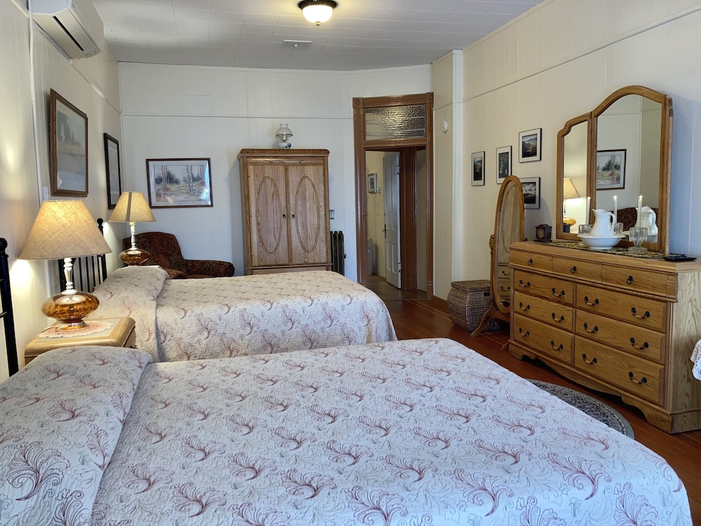Historic Capitol Hotel Vacation Suites 11/32