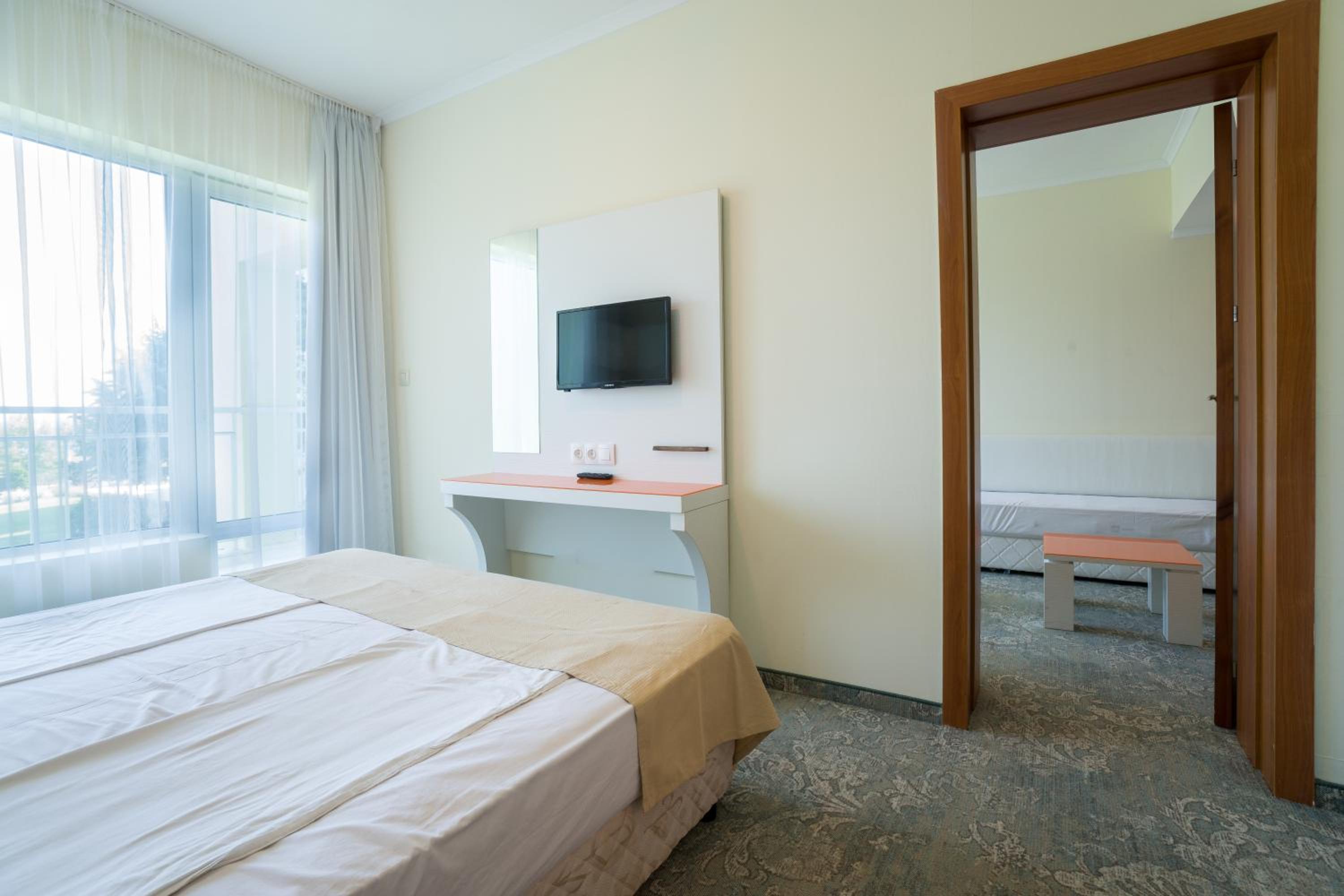 Perla Beach Hotel III 14/50