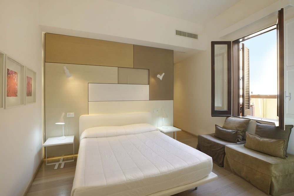 SANTACROCE LUXURY ROOMS 10/48