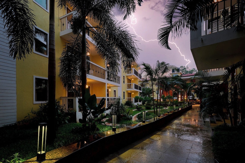 Sea Breeze Sarovar Portico Varca Goa 30/36