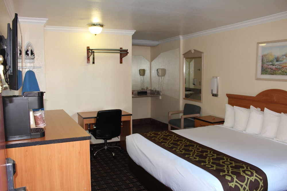 Riverside Inn & Suites Santa Cruz 19/56