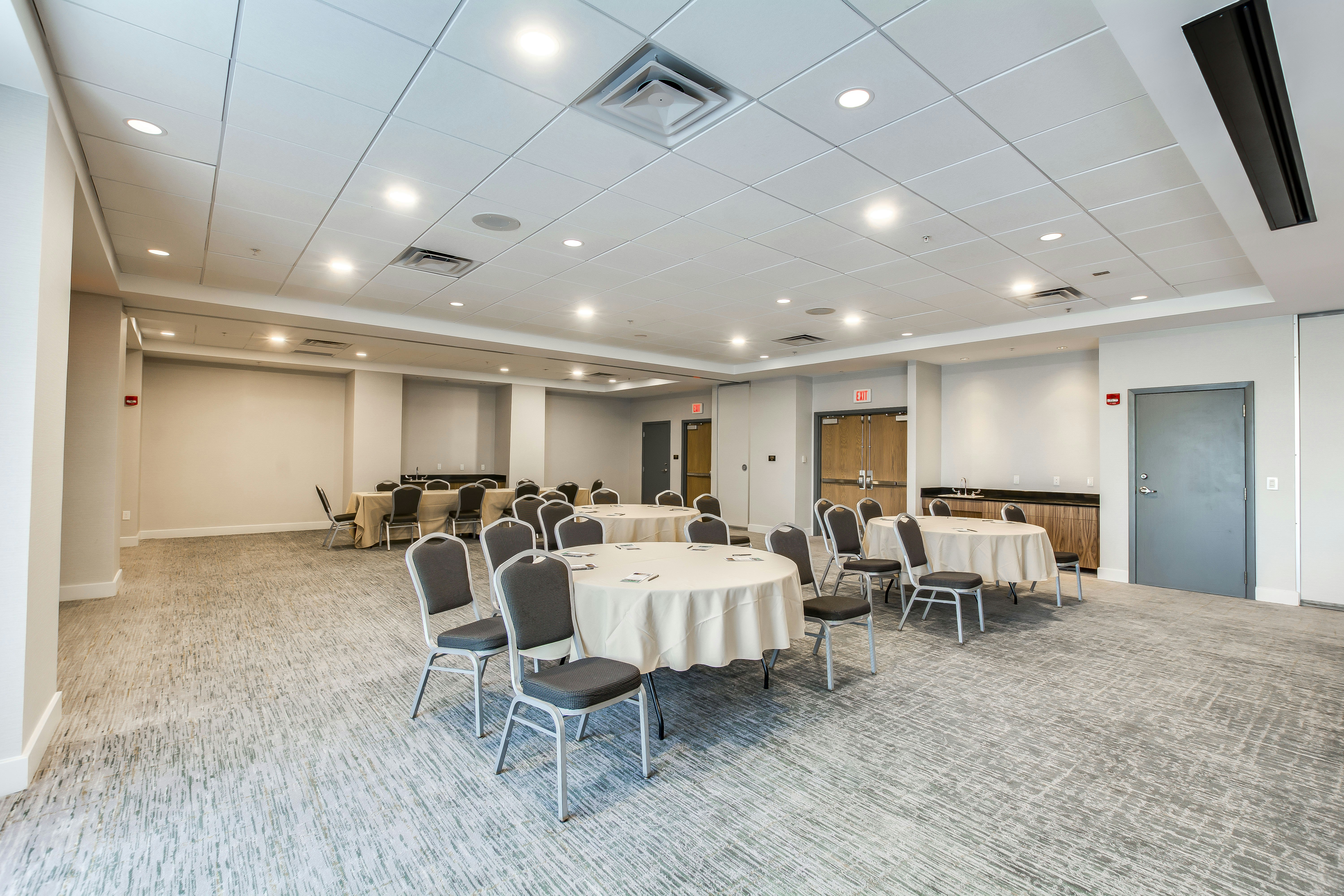 Embassy Suites Louisville East 66/73