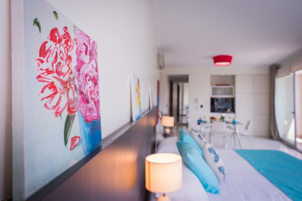 Soho Luxury Suites 76/99