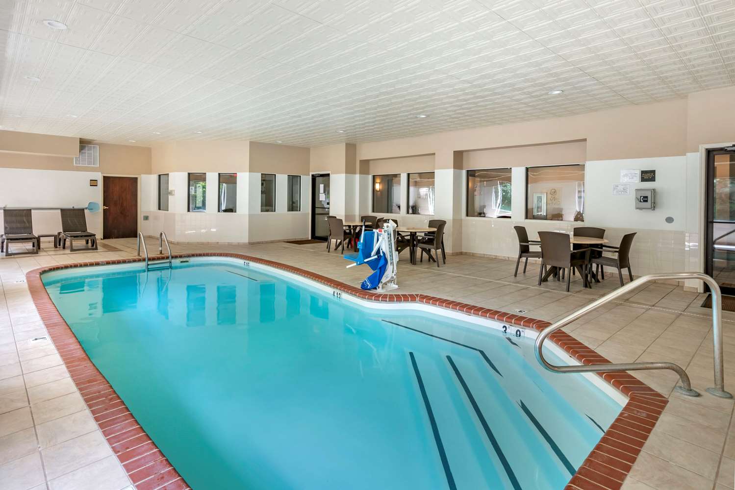 Comfort Inn & Suites St. Louis O Fallon 18/34