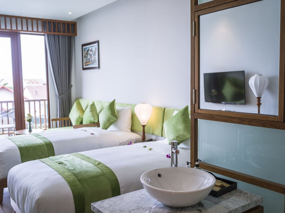 Vinh Hung Old Town Hotel 55/57