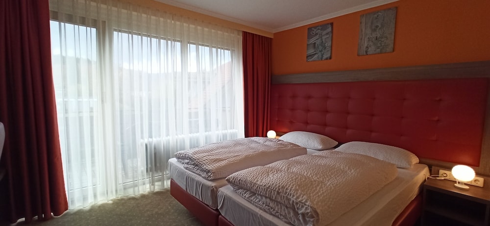 Compact, Double Bed, Balcony، Hotel Waldblick 4/8