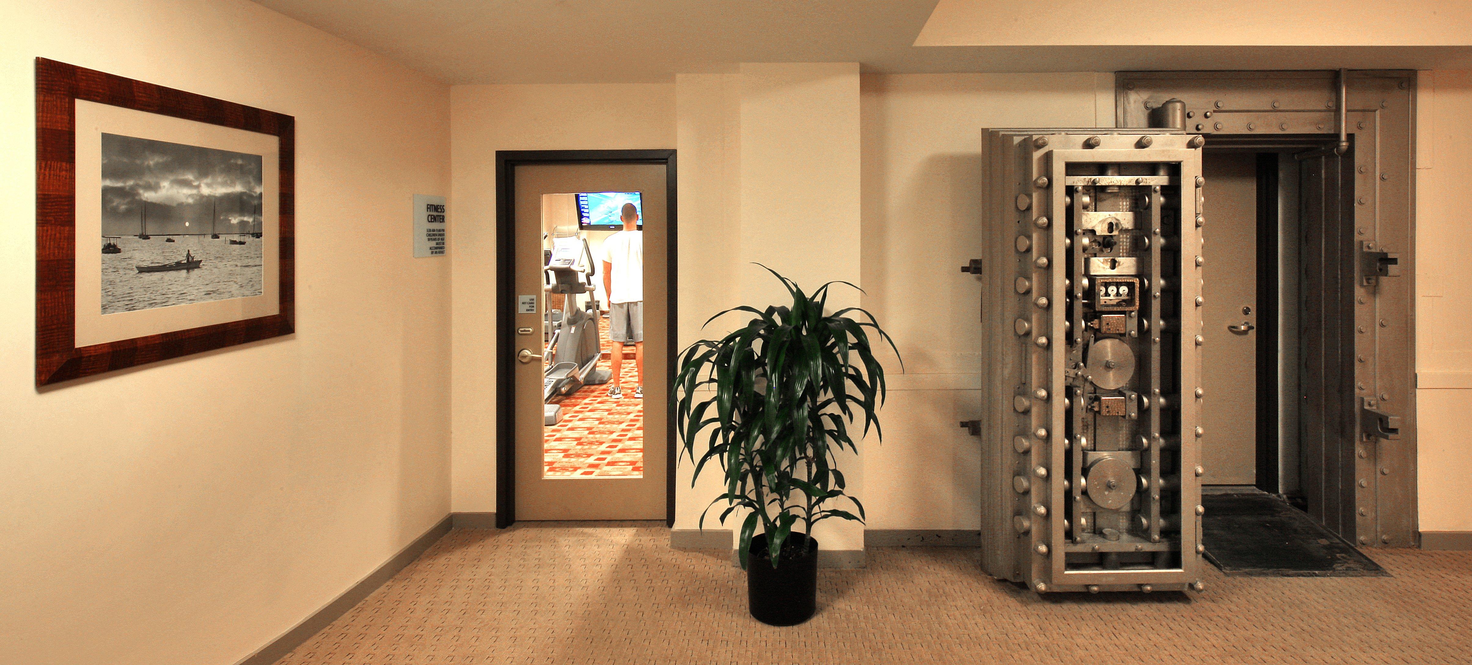 Baltimore Downtown Hotel 35/55