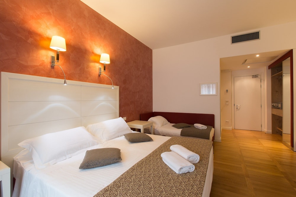 FLORIS HOTEL 18/73