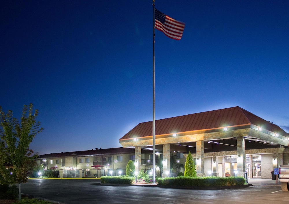Best Western Plus Lake Front Hotel 1/51