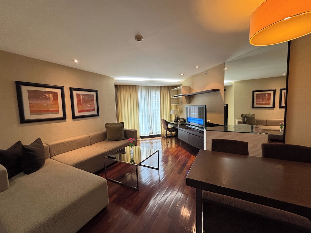 The Narathiwas Hotel and Residence Sathorn Bangkok 44/63