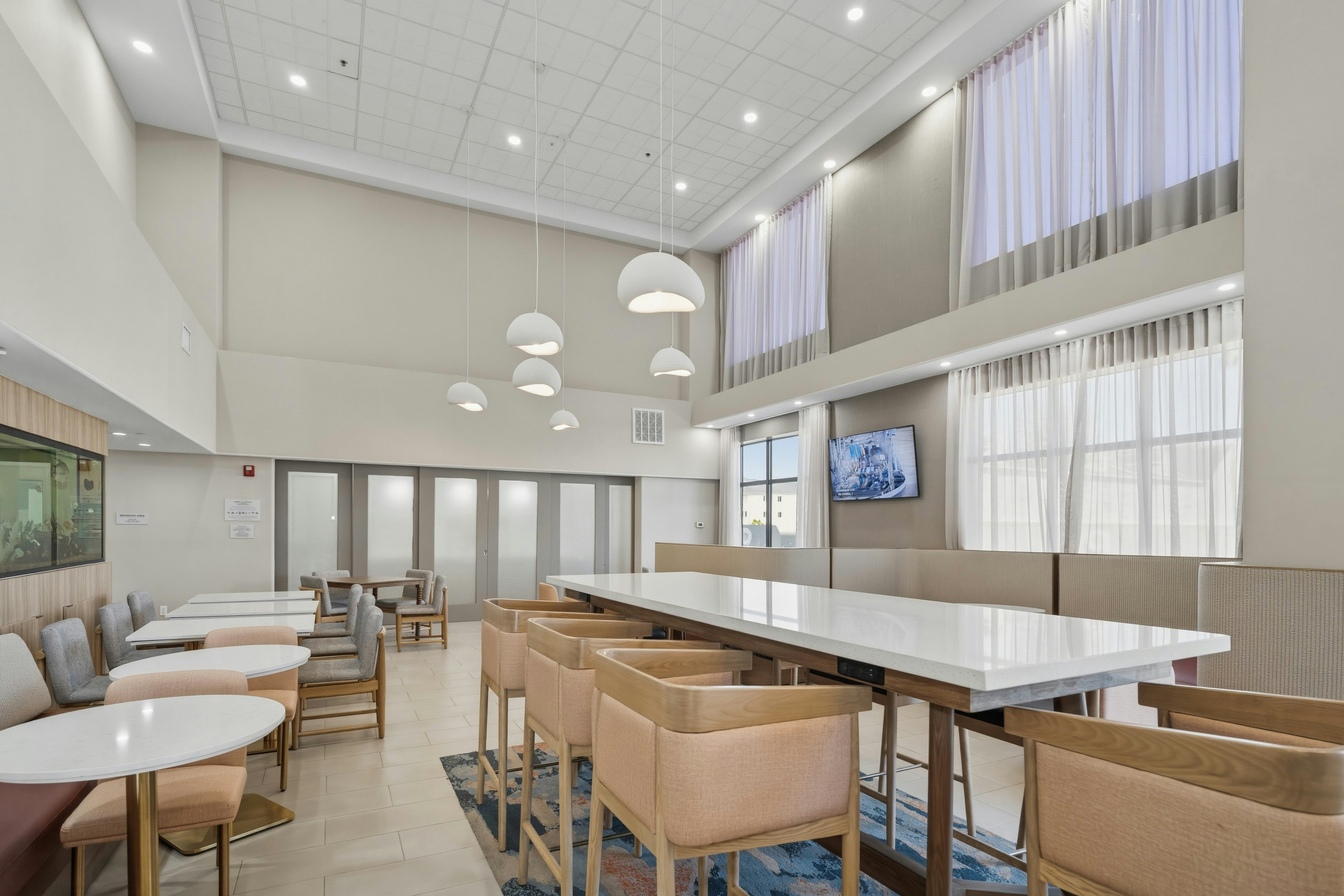 Hampton Inn & Suites Pharr, TX 33/52
