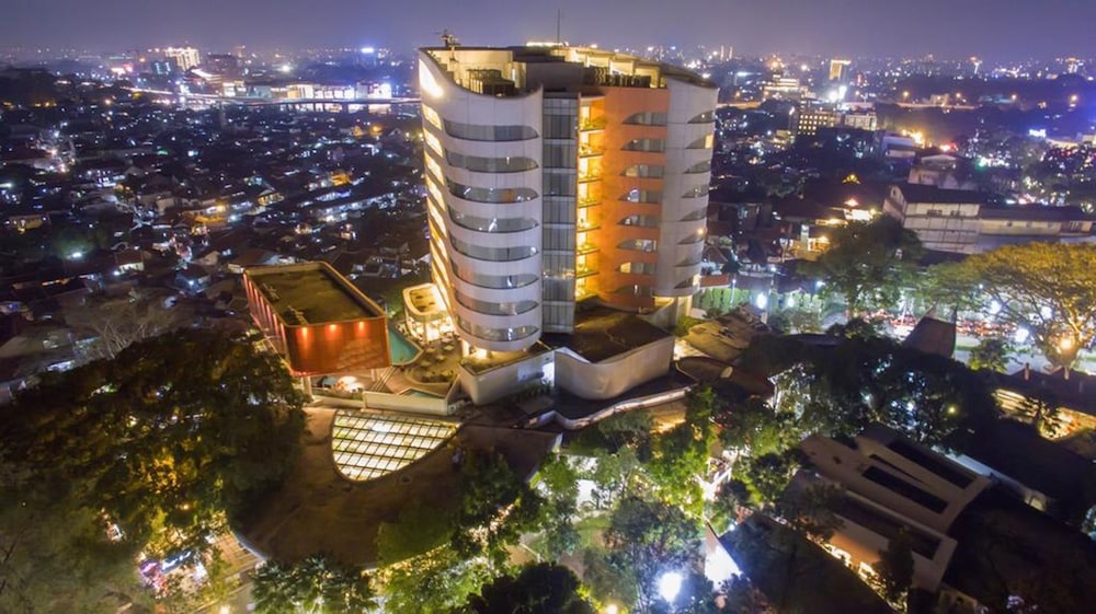Sensa Hotel 8/64