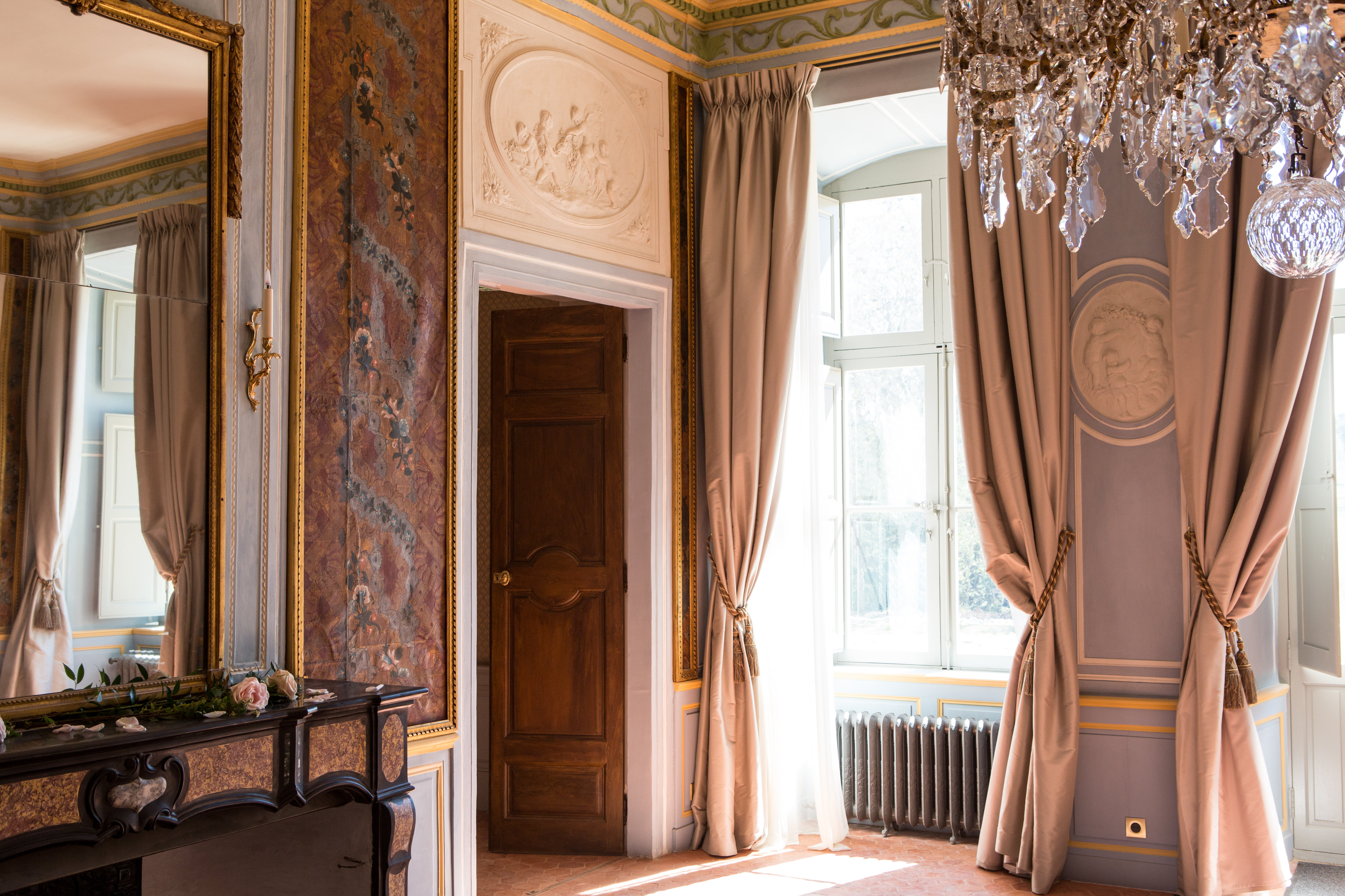 Lobby at Chateau de Fonscolombe, LE PUY-SAINTE-REPARADE