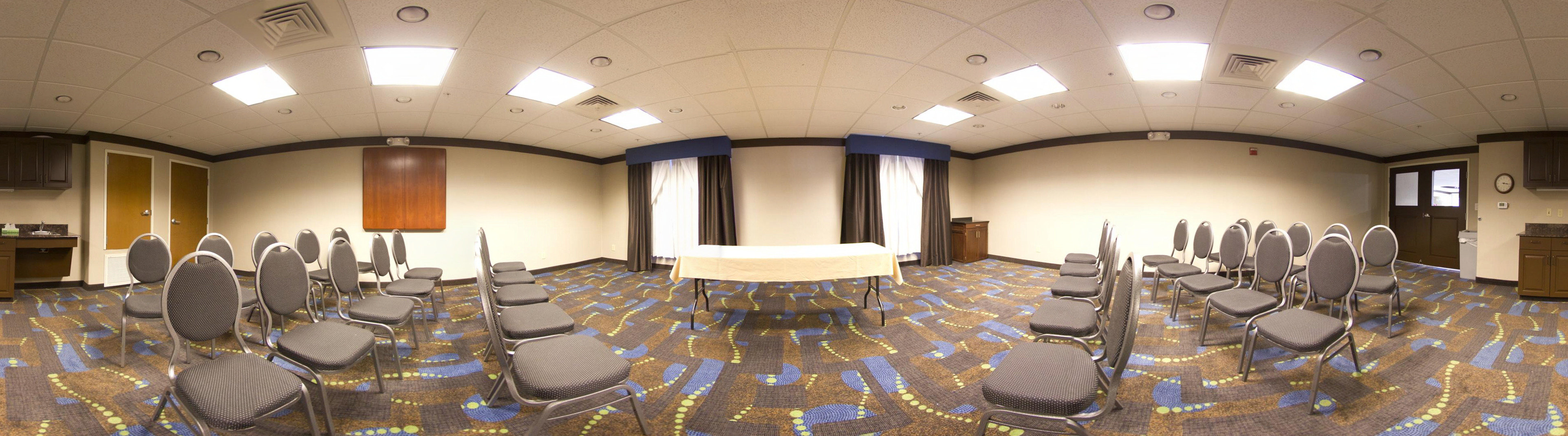 Holiday Inn Express Hotel Suites Bastrop 58/64