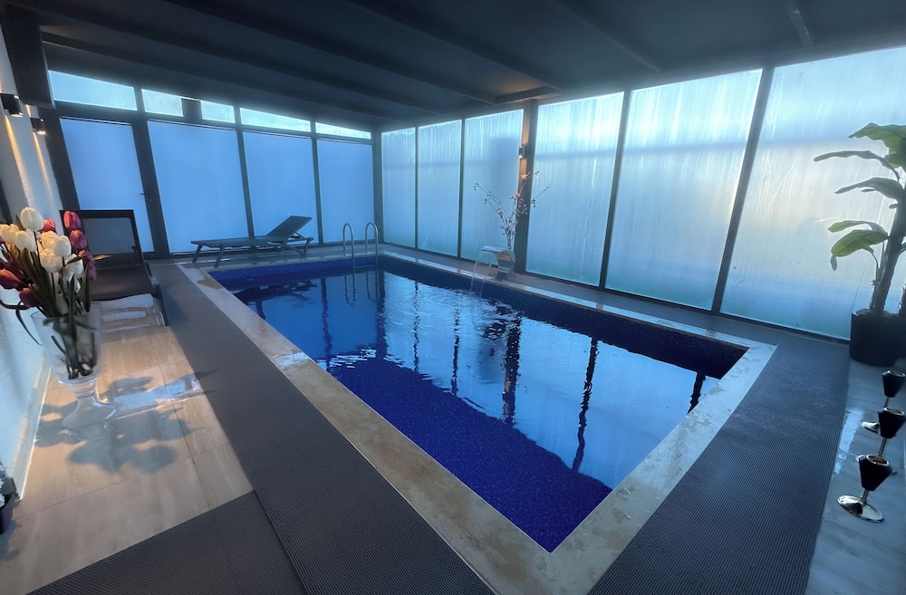Green Hills Suites 32/60