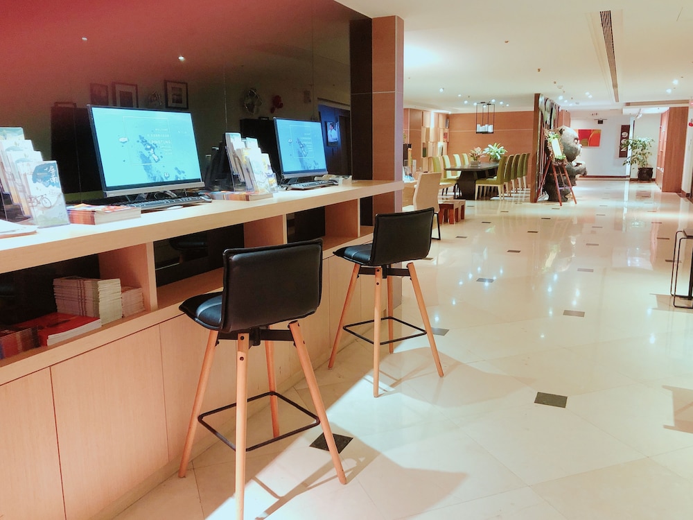 We Meet Hotel 62/68