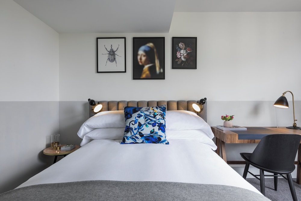 City, Double Bed