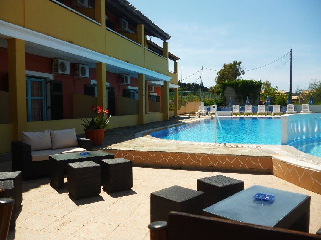 ALEXIS POOL APARTMENTS 20/25