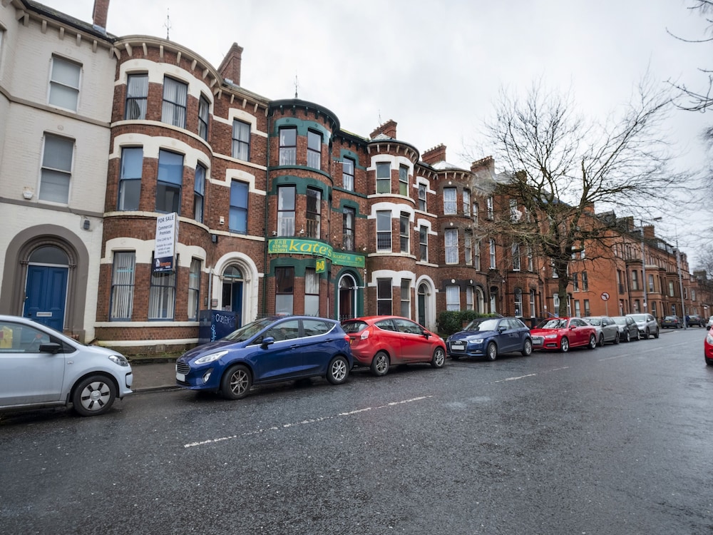 OYO Queens Quarter 48/56