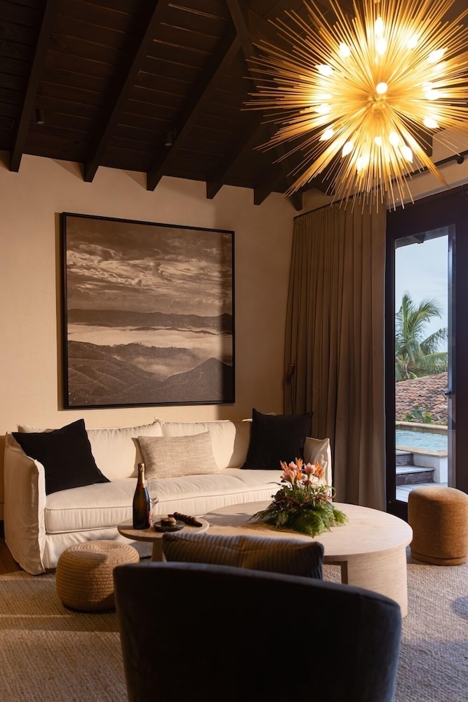 Royal Isabela 12/49