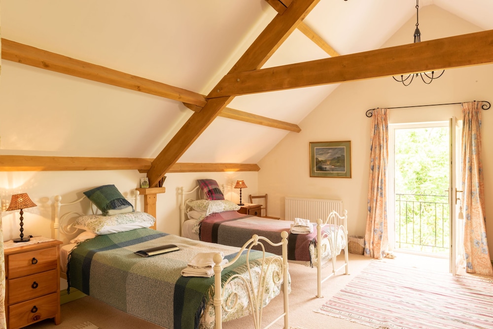 Alltybrain Farm Cottages 18/50
