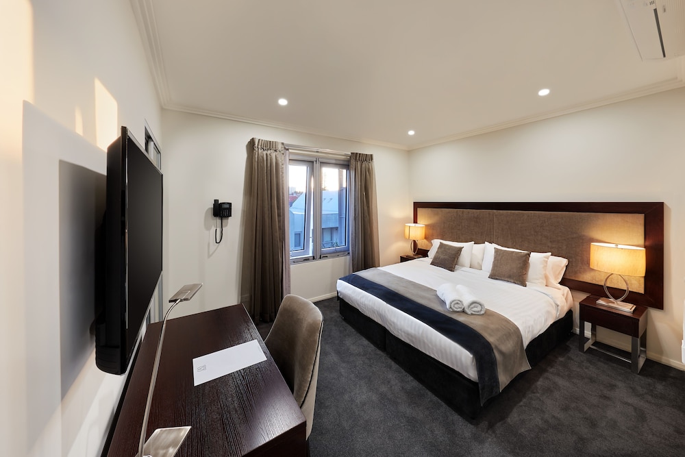 Attika Hotel 8/38