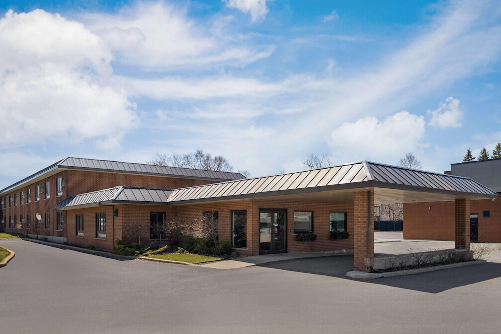 Ramada by Wyndham Laval 4/60