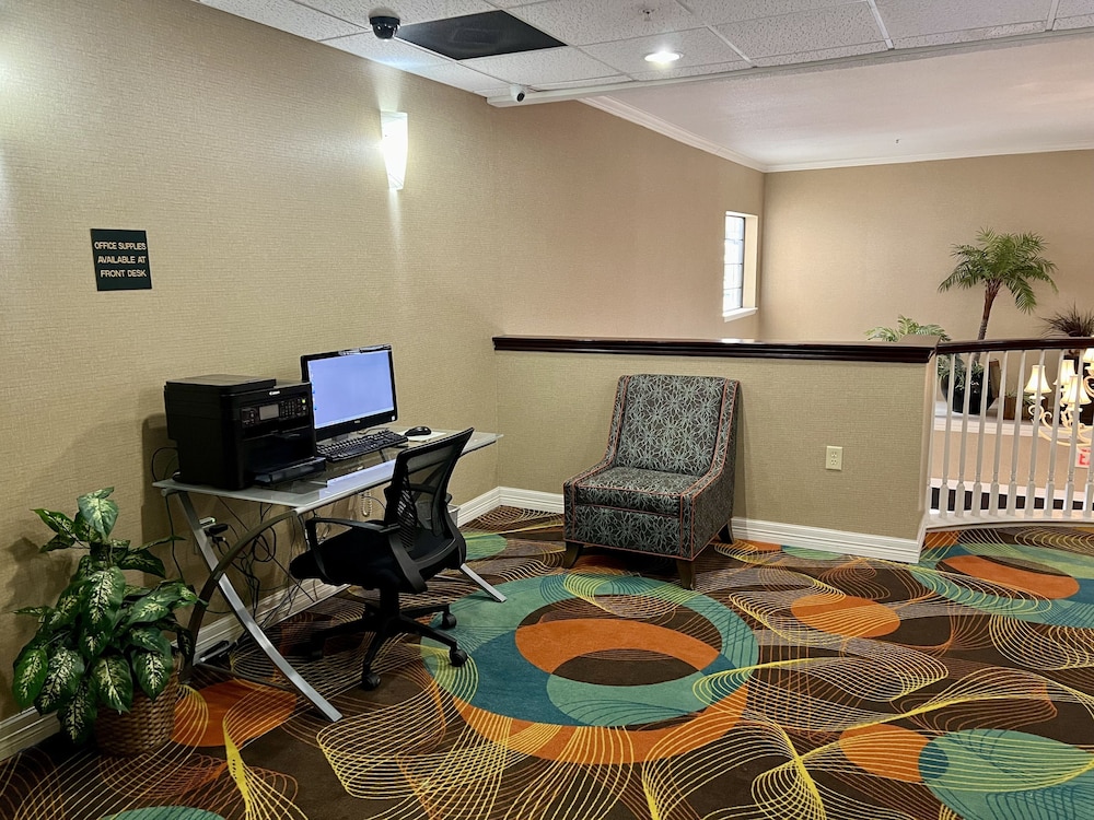 Quality Inn and Suites Near University 33/39