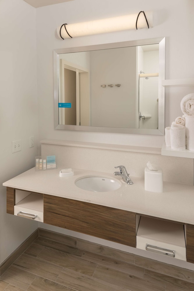 Hampton Inn Suites Asheville Biltmore Village 11/58