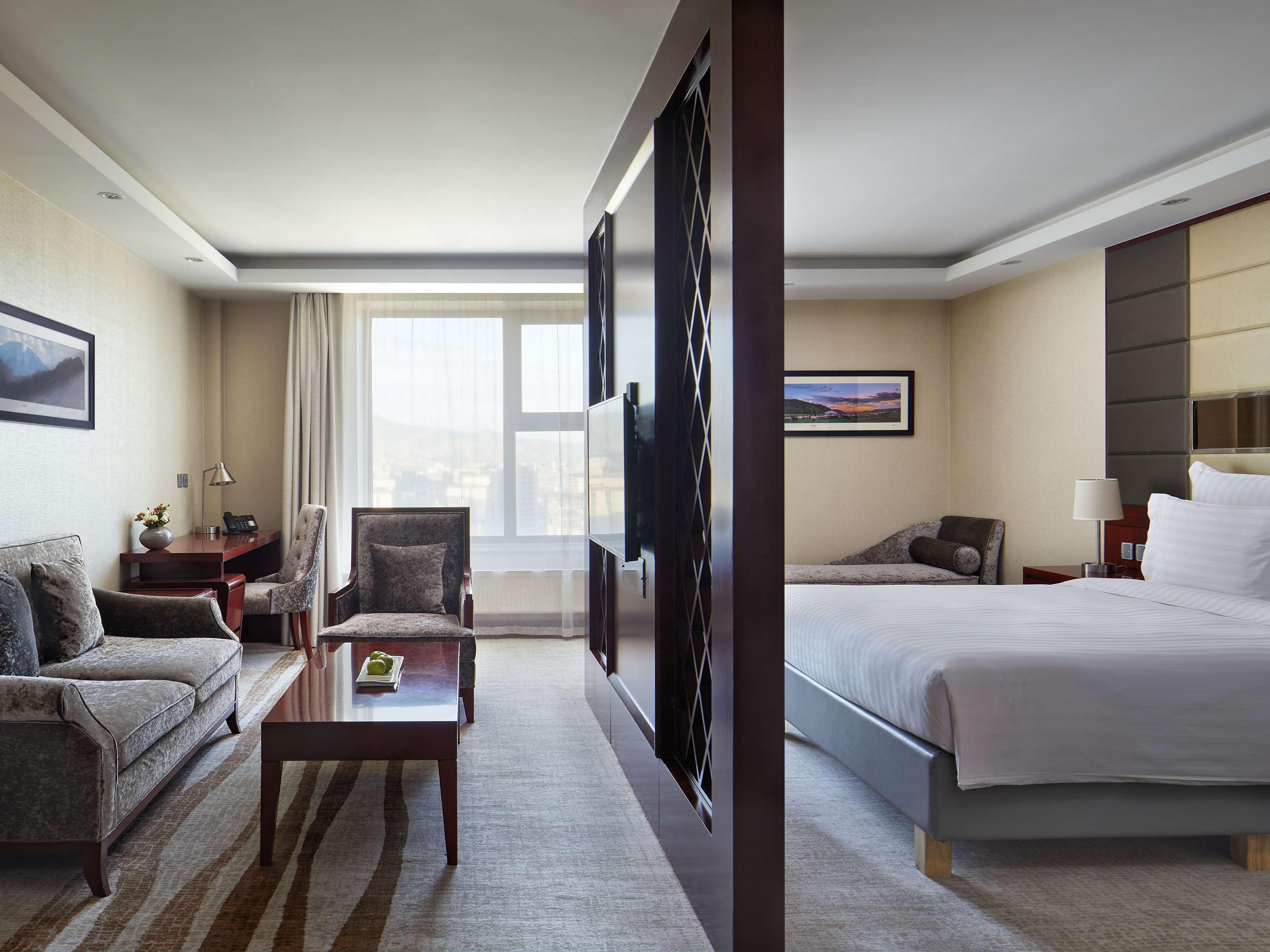 جناح جونيور بسرير كينج مع أريكة، Novotel Ulaanbaatar 3/4