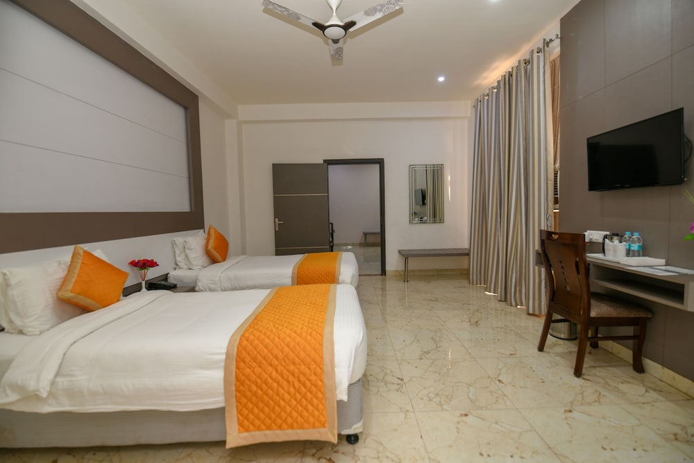 Hotel Jataka Inn 10/38
