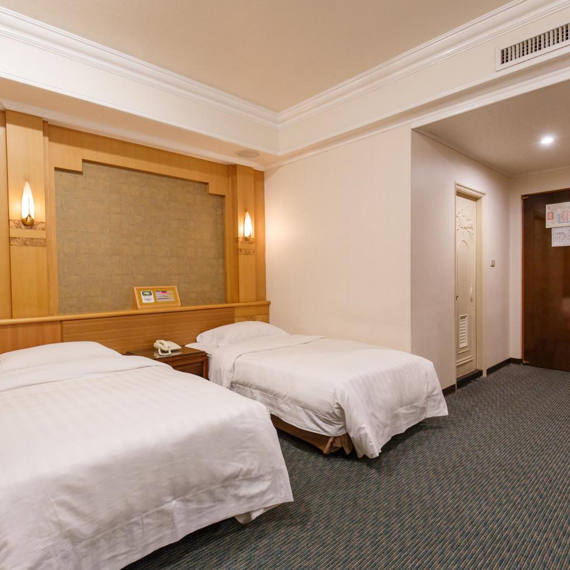 Champion Hotel 15/50
