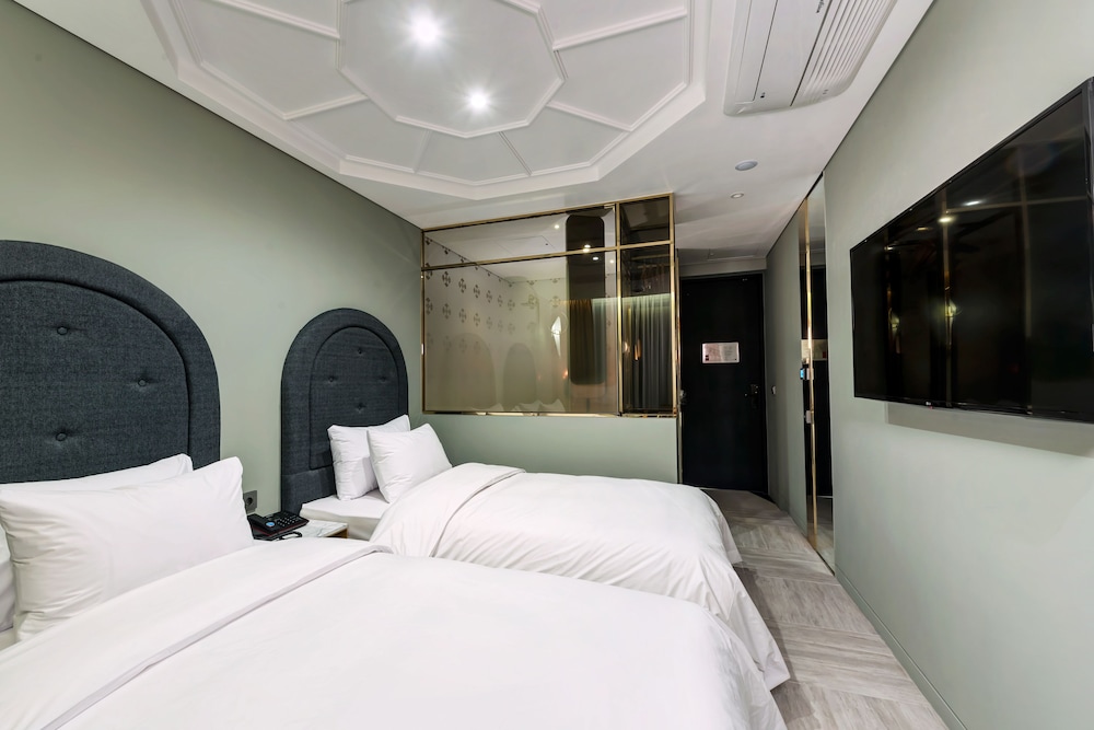 HOTEL THE DESIGNERS DDP 29/53