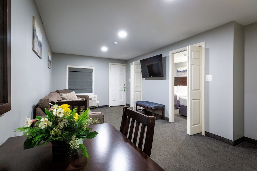 Mt Madison Inn & Suites 7/46