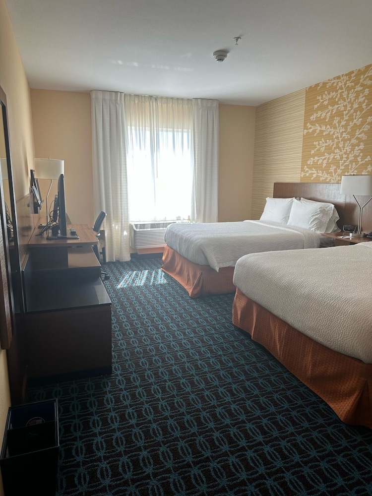 Fairfield Inn And Suites By Marriott Hollister 17/49