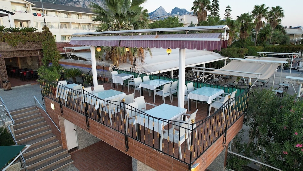 Aleria Belport Beach Hotel 7/71