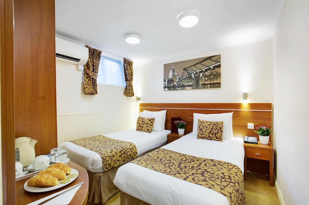 Queens Park Hotel 13/60