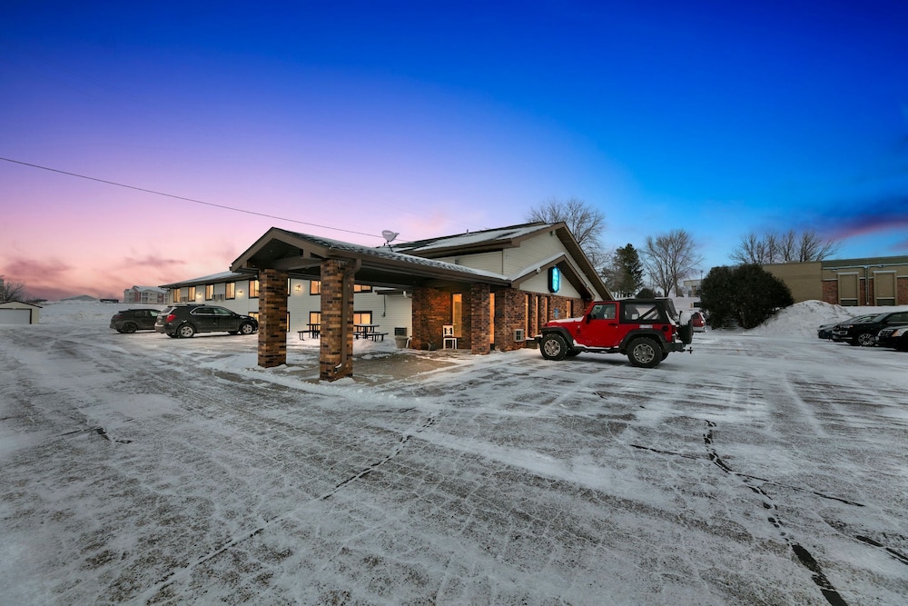 Hotel 8 Fergus Falls 4/49