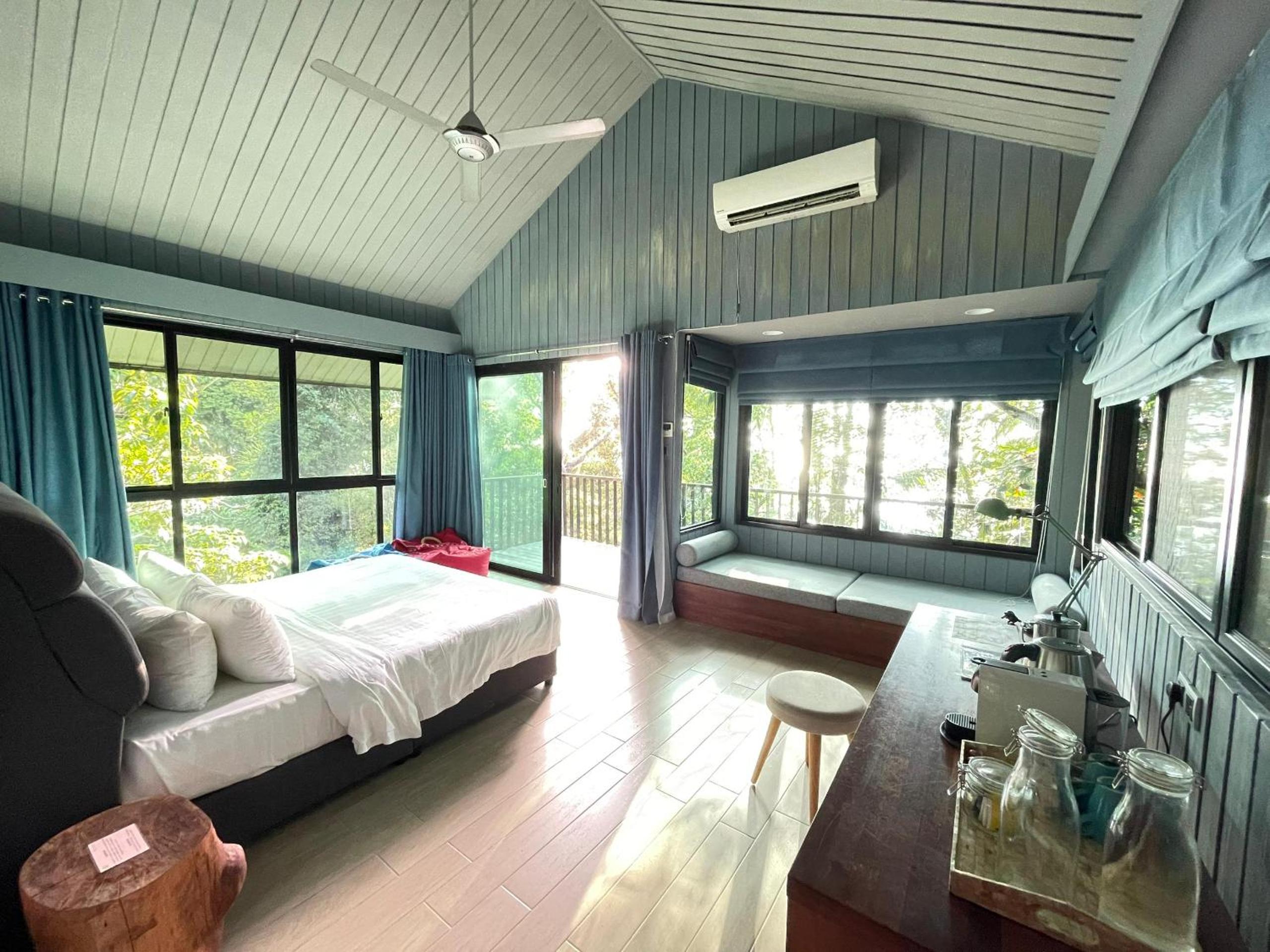 Tree House, Premium