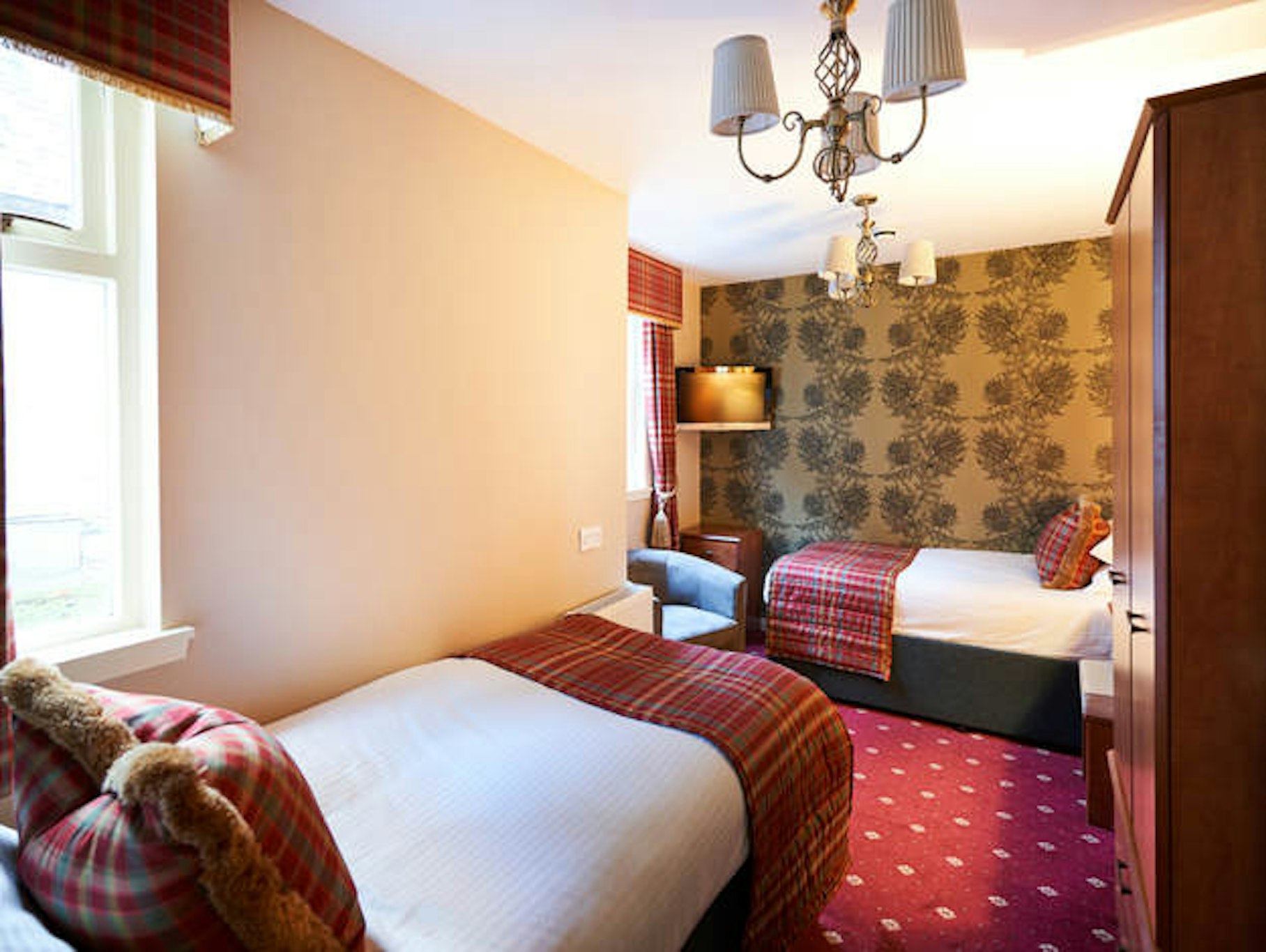Loch Kinord Hotel 1/2