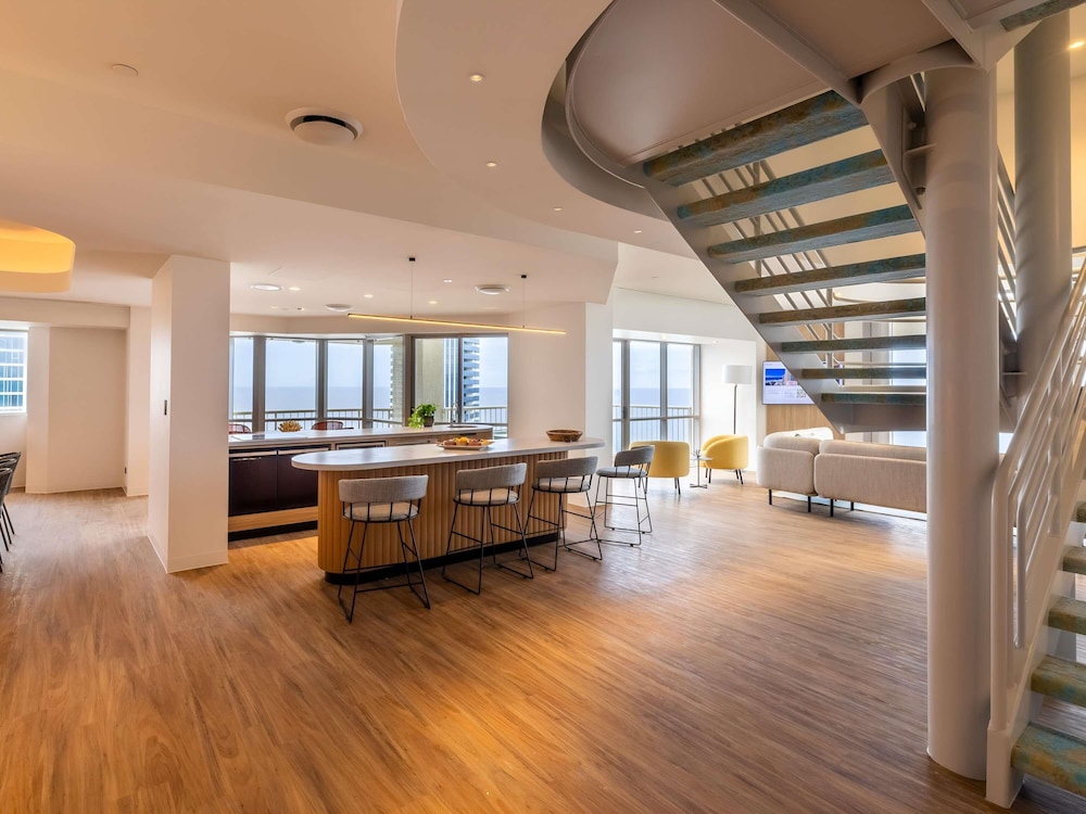 NOVOTEL SURFERS PARADISE 43/64